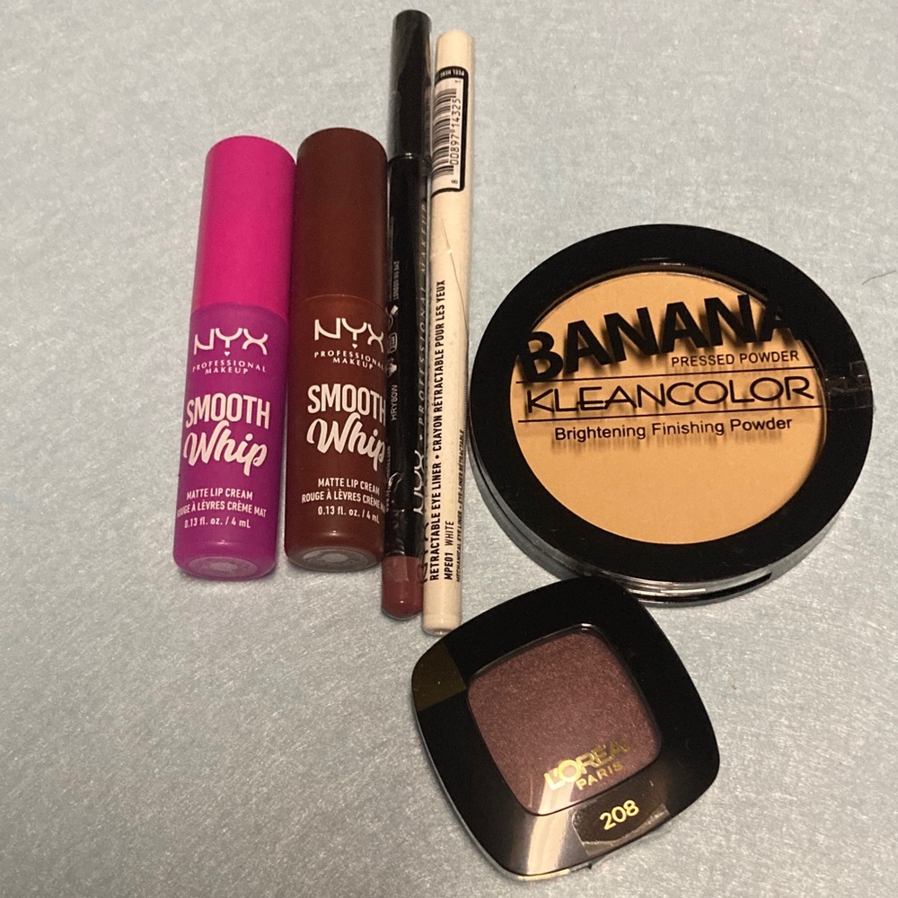 Makeup Bundle with Banana Finishing Powder & Lip Shades and Liners
